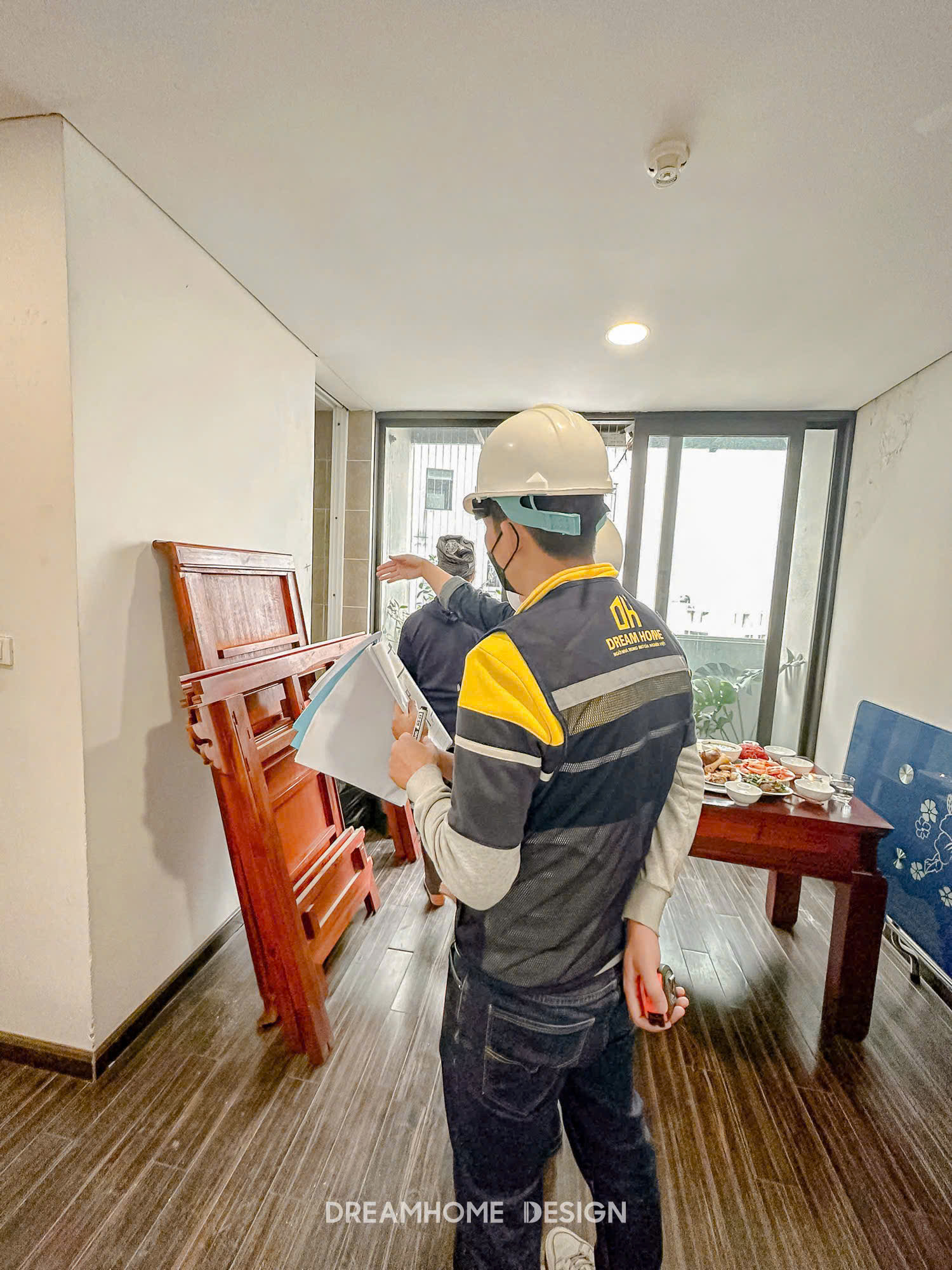 khởi công